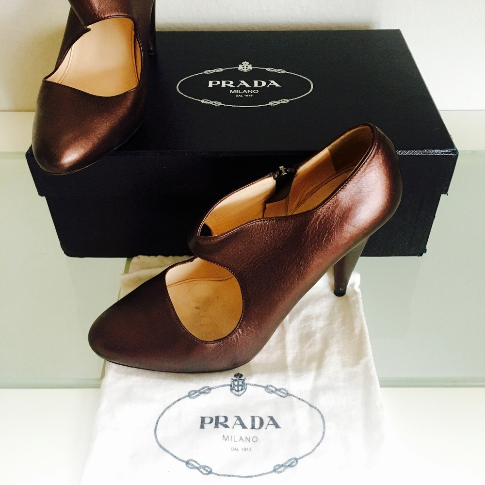 🚨PRICE DROP🚨 💯 Authentic Prada pumps